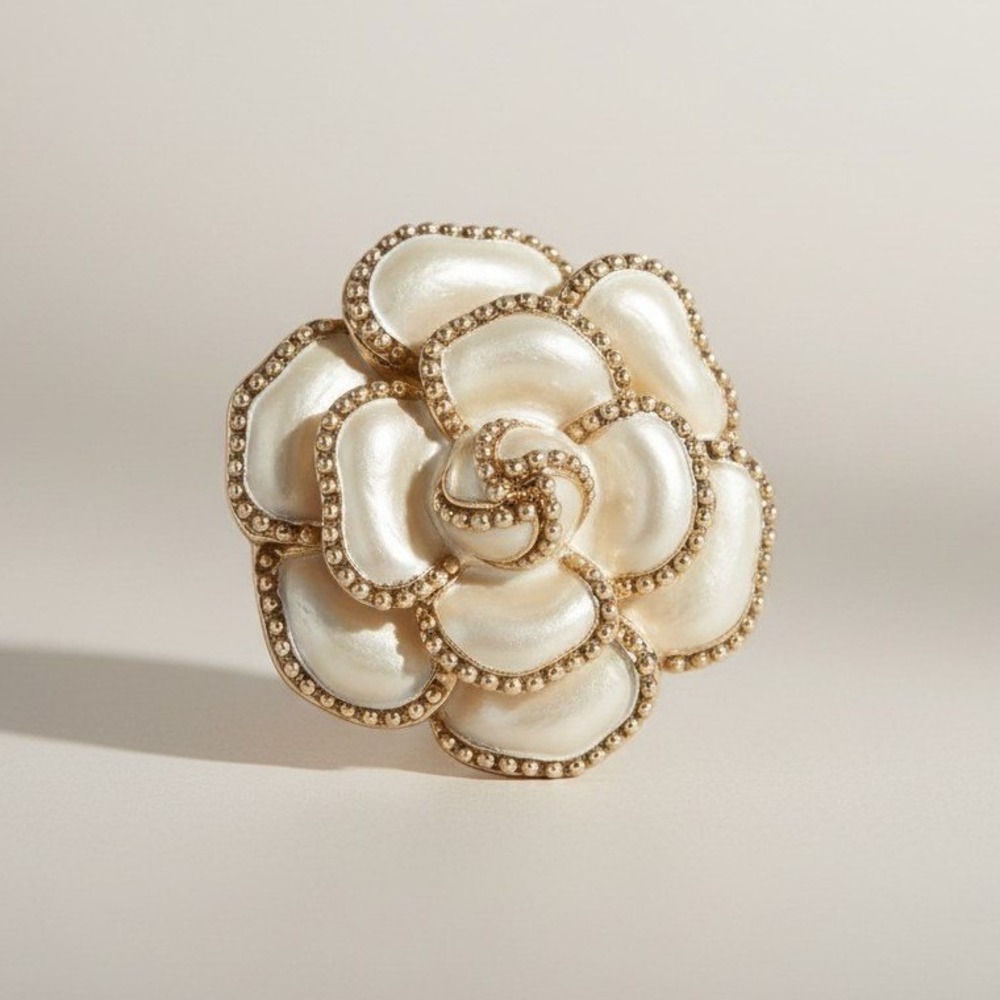 Elegant Gold Rose Brooch – Textured Metallic Floral Pin – Brand New